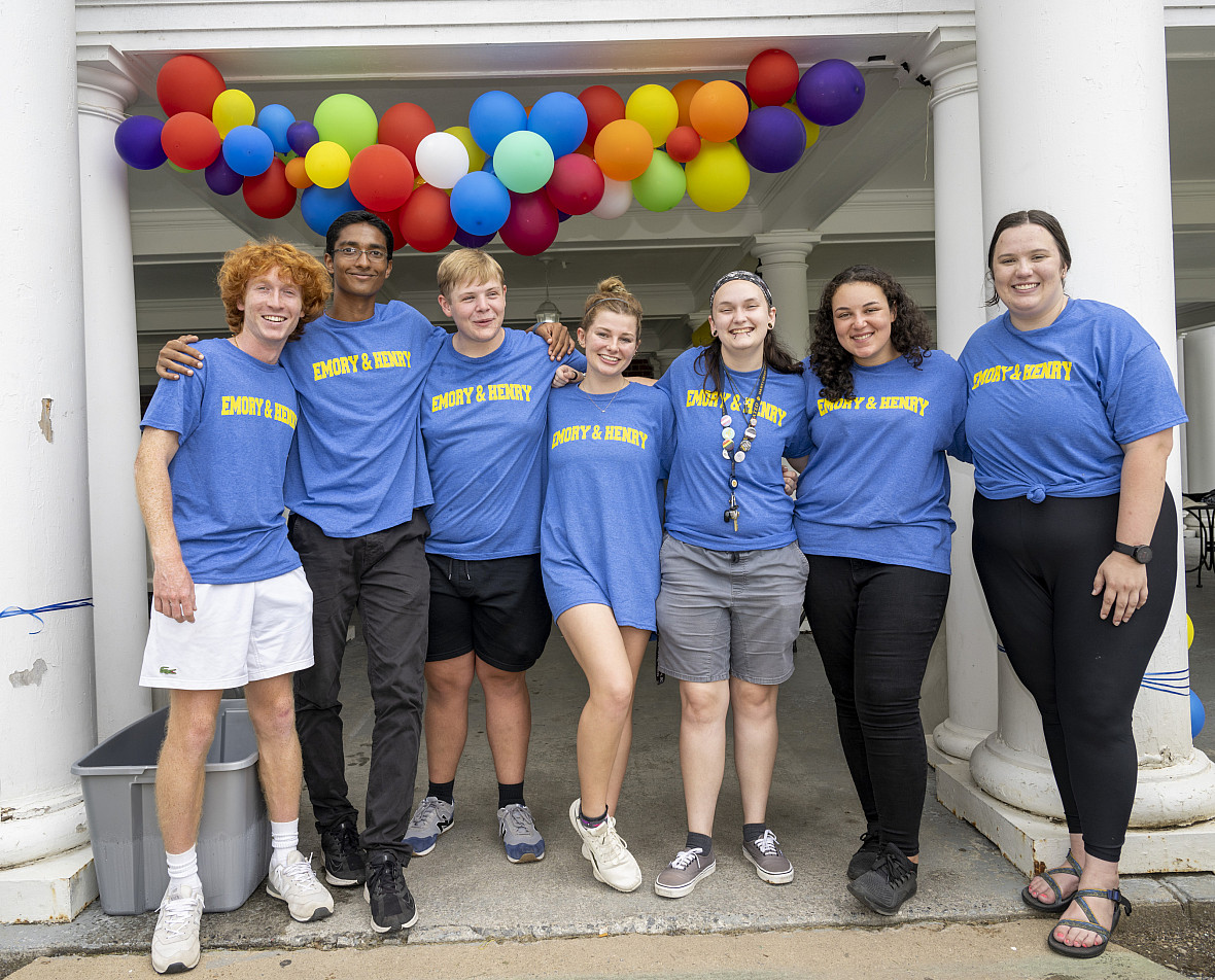    Resident advisors welcomed new students moving on campus 