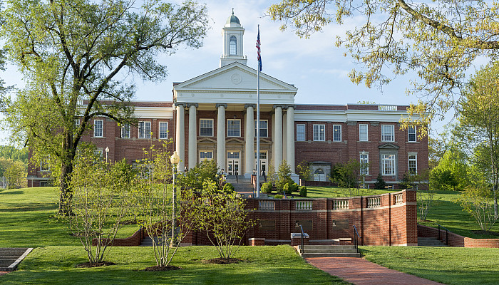 Wiley Hall Administrative Building and the Alumni Plaza