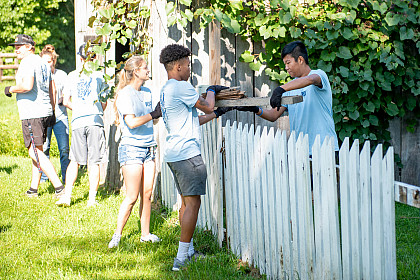First-Year Students participate in Service Plunge Fall 2022 during New Student Experience weekend in corporation with the Appalachian Cen...