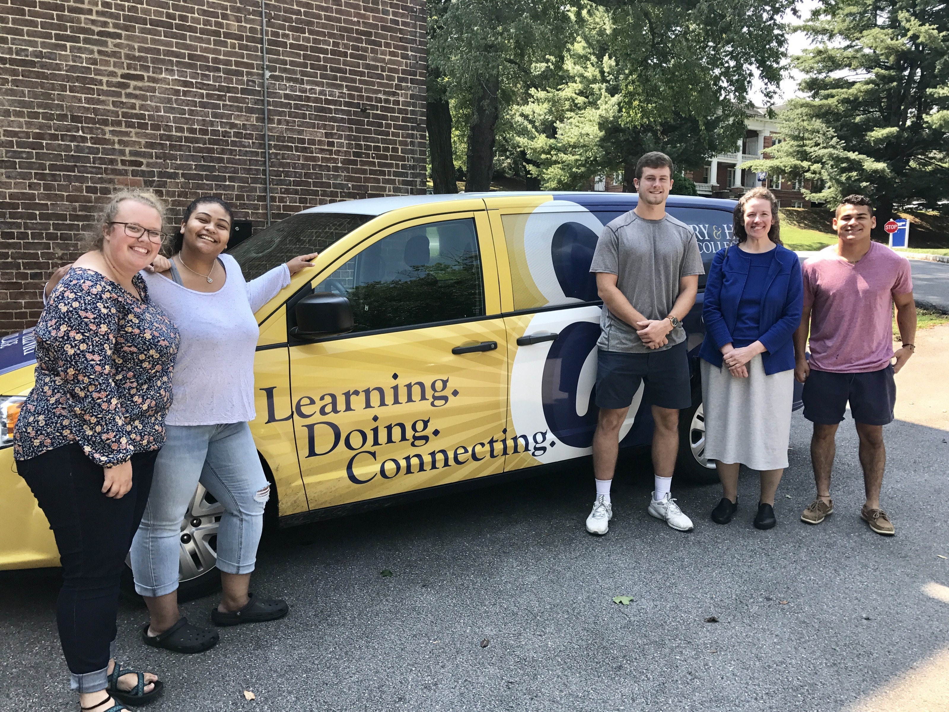 Civic Leader Scholars at Emory & Henry prepare to leave for their fall retreat.