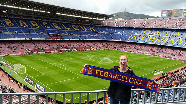 Sara Foster '18 at a FC Barcelona futbol match.