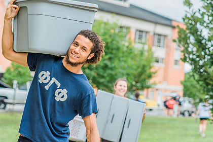 Greek life students assist with move-in day.