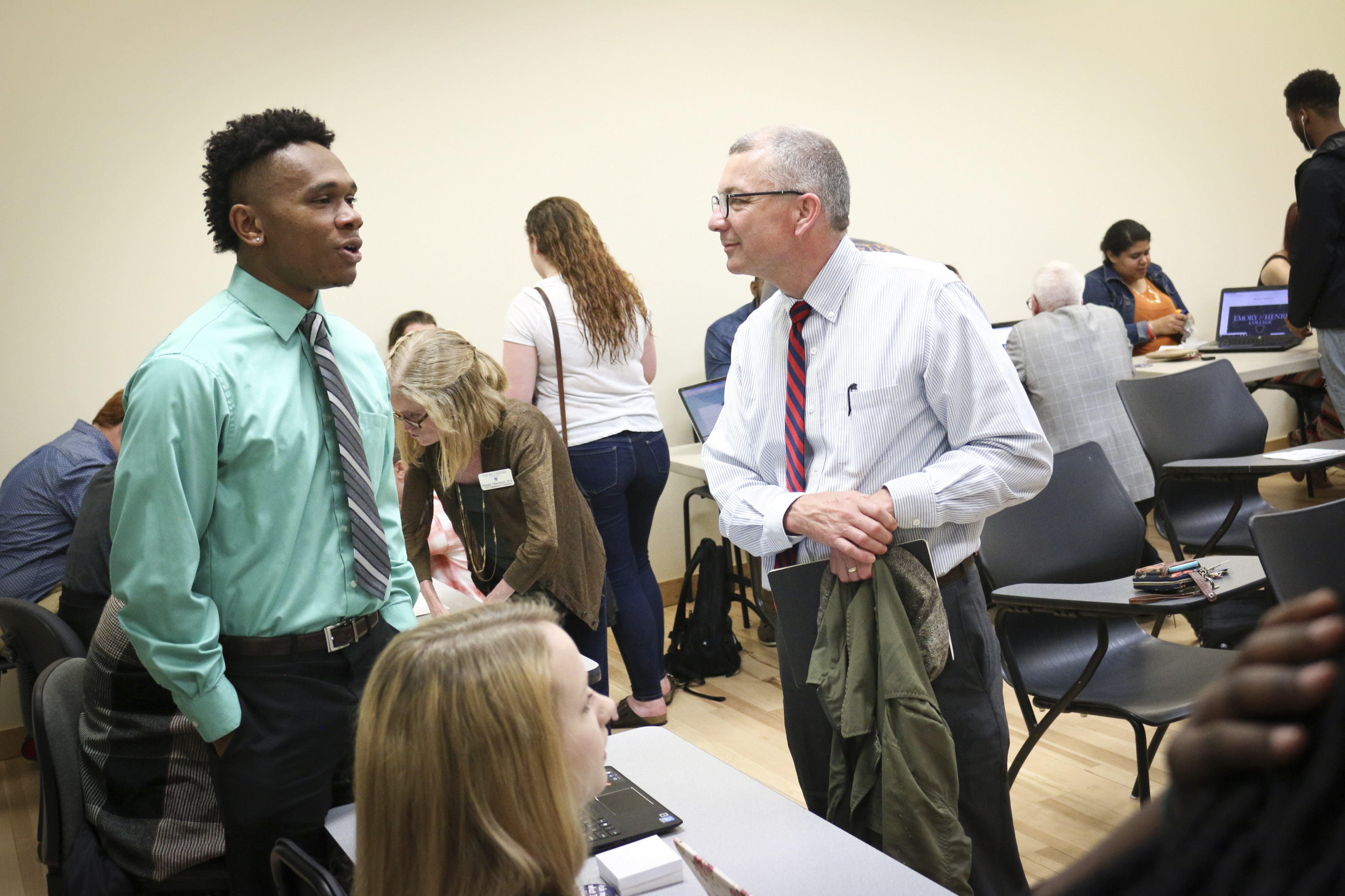 Prof. Tal Stanley talks with Bonner Scholars about their ePortfolios at Ampersand Day 2016.