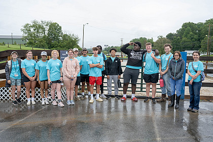 Students participate in Service Plunge Fall 2023