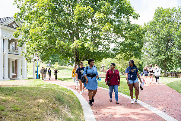 Emory & Henry College climbed to 1,105 residents this fall, the largest number of undergraduate students on the Emory campus since 2004!