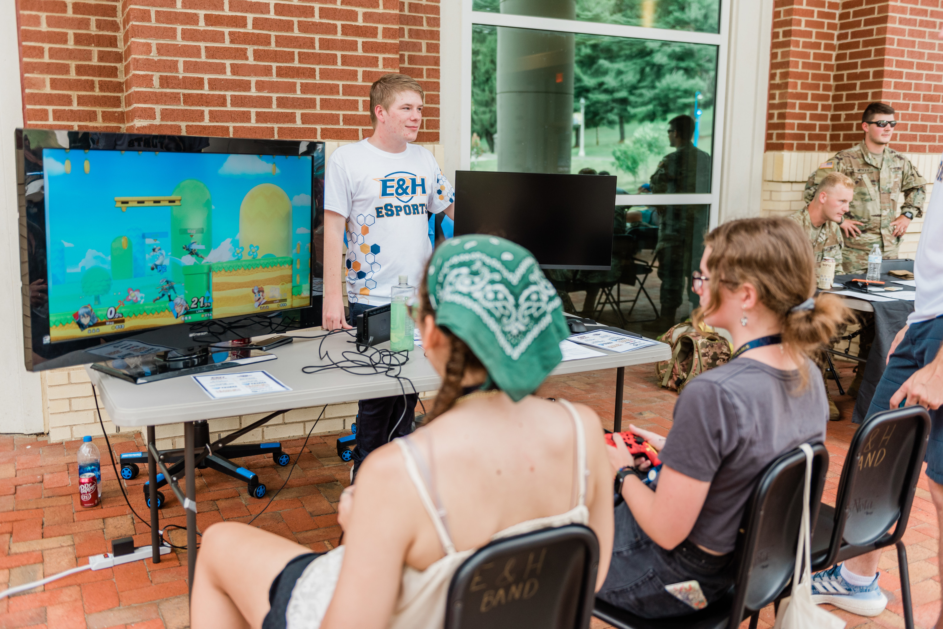 E&H students playing video games with Esports at the Activities Fair.